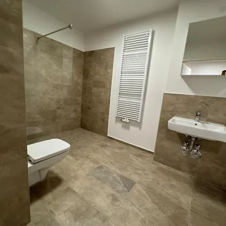 Innsbrucker Platz 1 *